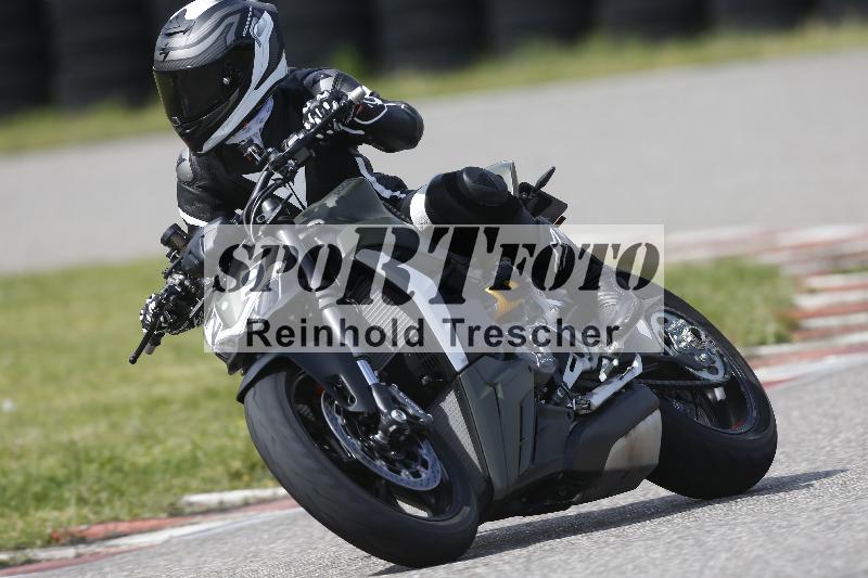 /Archiv-2025/09 22.04.2025 Cornu Master School ADR/gruen-vert/29